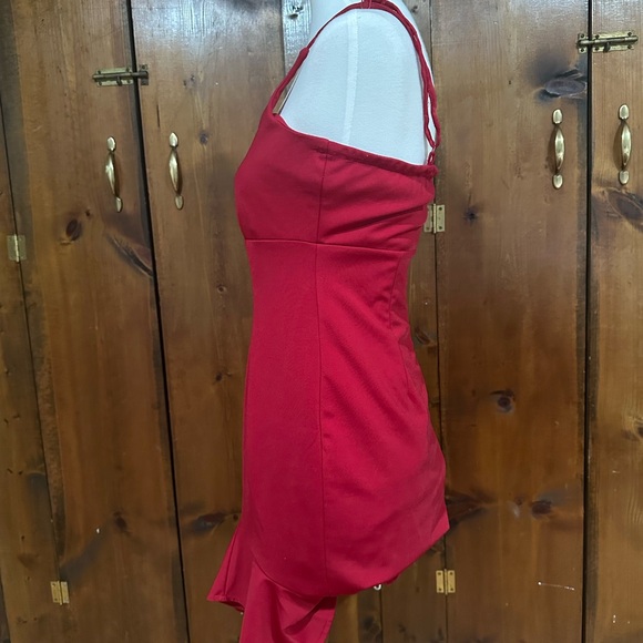 Elegant Red Sleeveless Dress - Picture 4 of 6